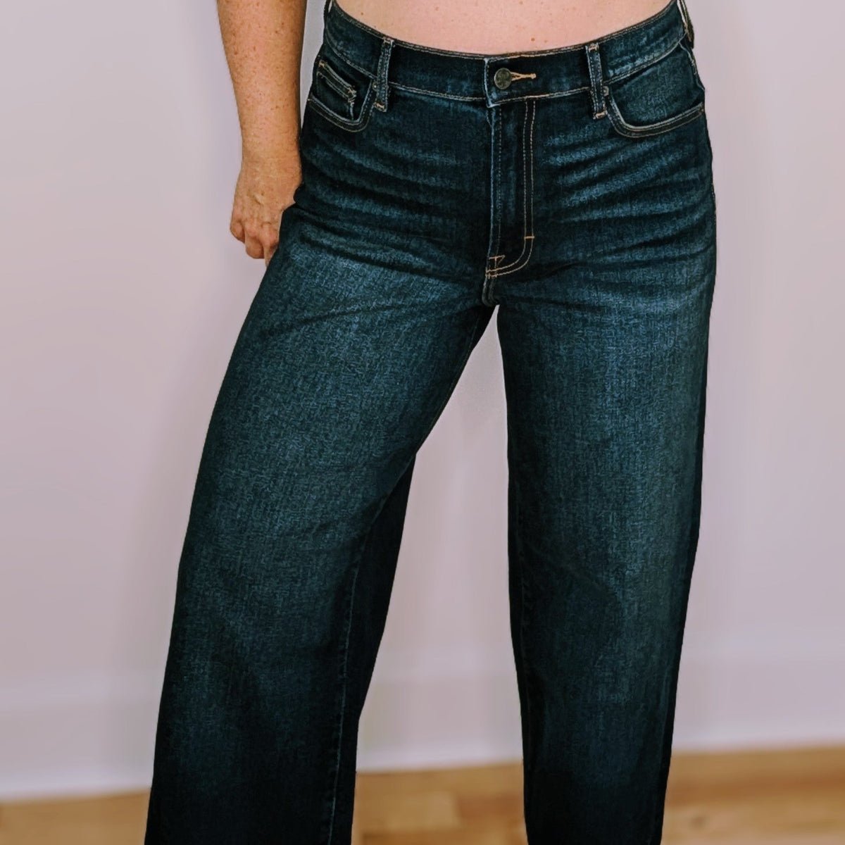 Jeans ANNA - Coeur Elephant ClothingJeans ANNAjeansCoeur Elephant ClothingCoeur Elephant Clothing24jeans coeur elephant clothing extensible taille haute jambe droite incroyablement confortable, haut de gamme, fait de belles fesses