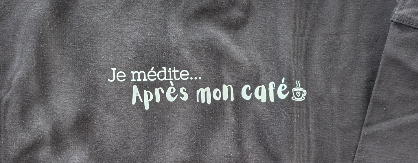 
                  
                    TShirt BELLA 🐘 JE MÉDITE APRÈS MON CAFÉ
                  
                